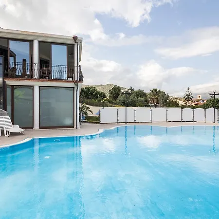 Hotel Solanas 호텔 솔라나스