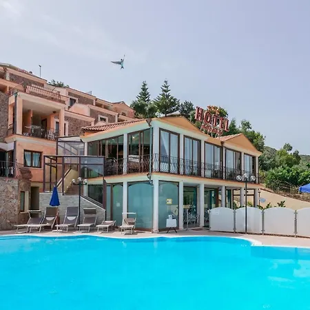 Solanas Hotel 3*