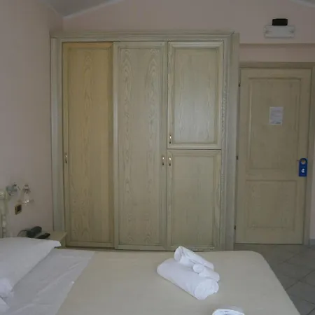 Hotel Solanas Hotell 3*